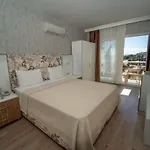 Twins Hotel Çeşme