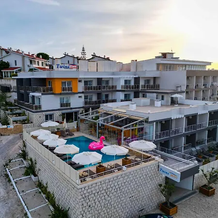 Twins 2* Çeşme