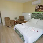 Twins Çeşme